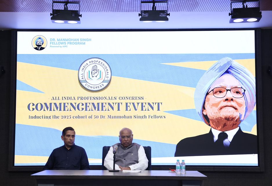 The stage at the Commencement Event inducting the 2025 cohort of Dr. Manmohan Singh Fellows